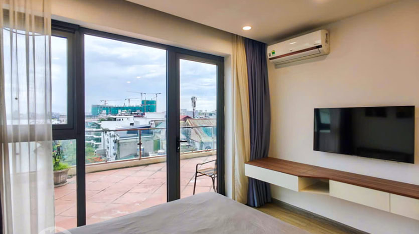 2 bedroom apartment with terrace to rent overlooking Tay Ho lake