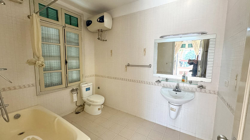 Furnished garden house to rent in Tay Ho 3 bed 3 bath