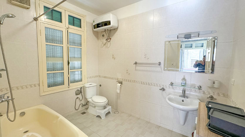 Furnished garden house to rent in Tay Ho 3 bed 3 bath