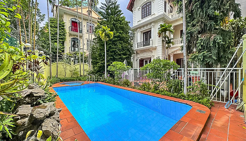 Unfurnished House with Garden & Swimming Pool in Tay Ho