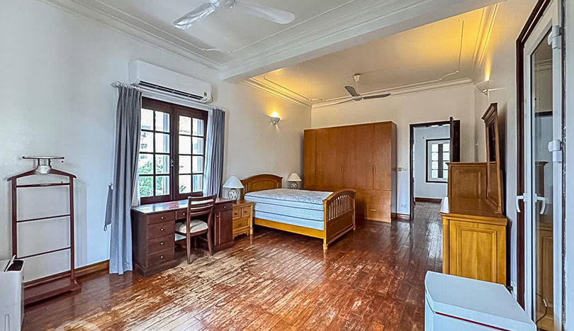Unfurnished House with Garden & Swimming Pool in Tay Ho