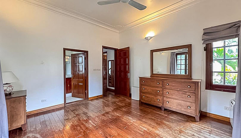 Unfurnished House with Garden & Swimming Pool in Tay Ho
