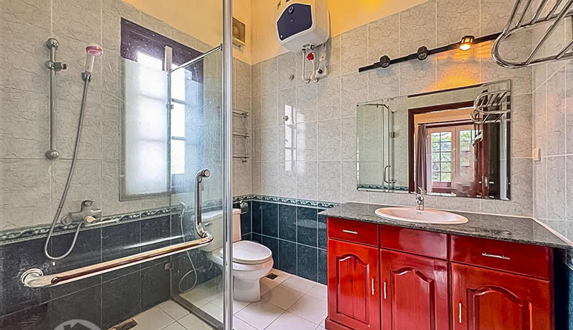 Unfurnished House with Garden & Swimming Pool in Tay Ho