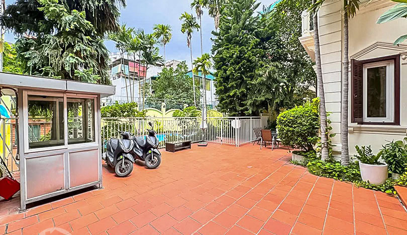 Unfurnished House with Garden & Swimming Pool in Tay Ho