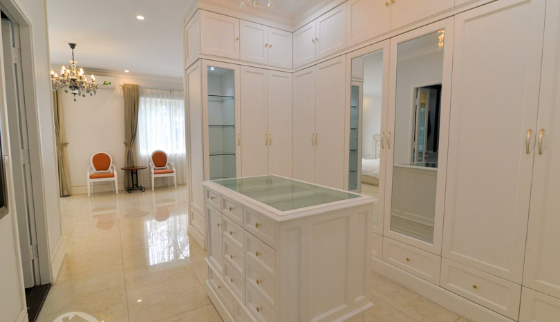 Beautifully furnished 5-bedroom villa in Vinhomes Riverside for rent
