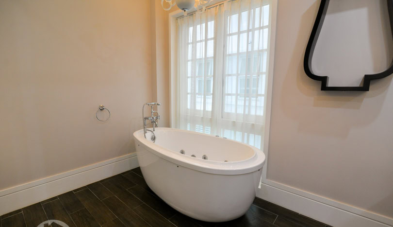 Beautifully furnished 5-bedroom villa in Vinhomes Riverside for rent