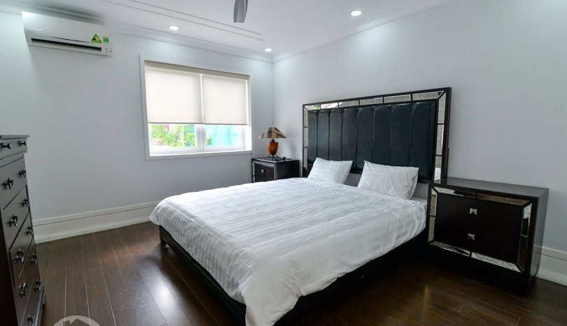 Beautifully furnished 5-bedroom villa in Vinhomes Riverside for rent