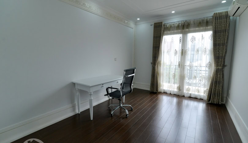 Beautifully furnished 5-bedroom villa in Vinhomes Riverside for rent