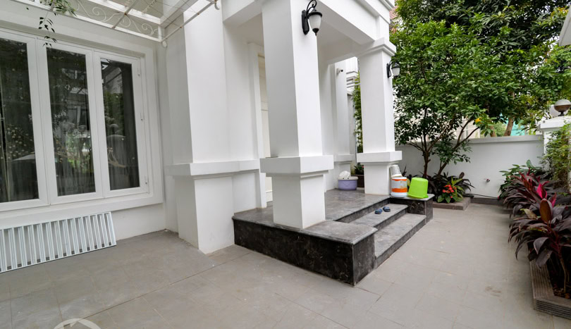 Beautifully furnished 5-bedroom villa in Vinhomes Riverside for rent