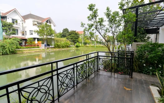 Beautifully furnished 5-bedroom villa in Vinhomes Riverside for rent