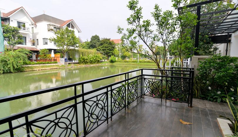 Beautifully furnished 5-bedroom villa in Vinhomes Riverside for rent