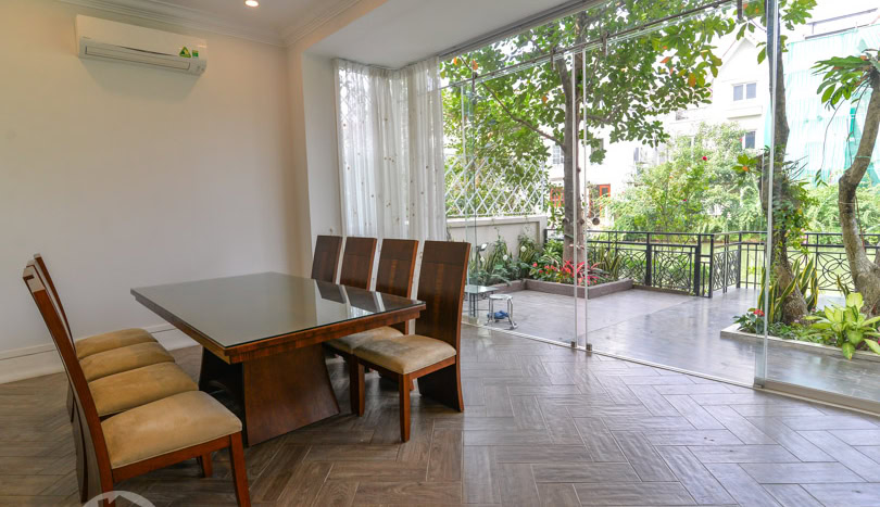 Beautifully furnished 5-bedroom villa in Vinhomes Riverside for rent
