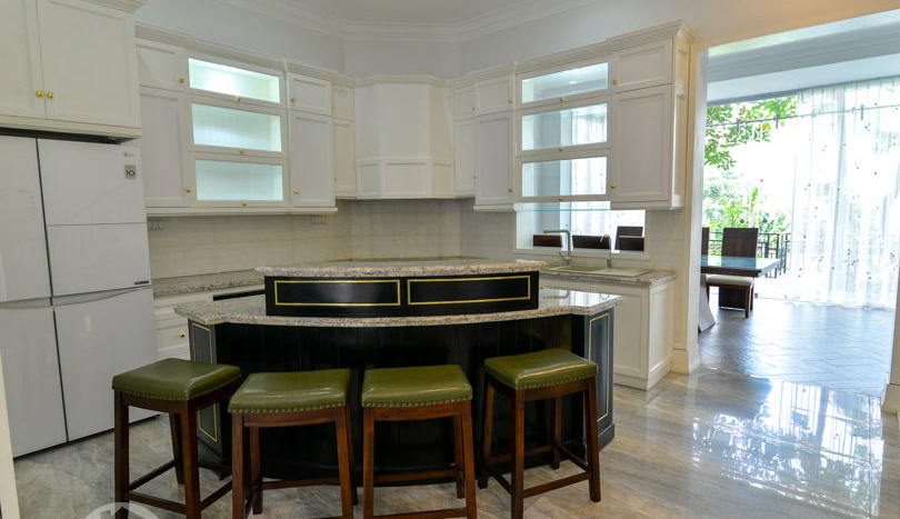 Beautifully furnished 5-bedroom villa in Vinhomes Riverside for rent
