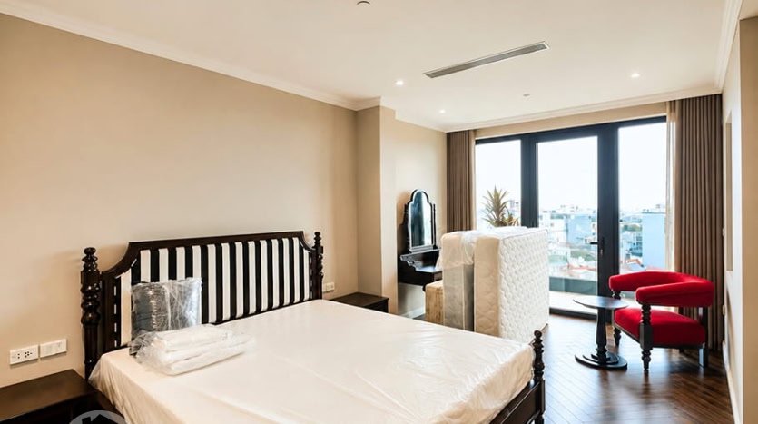 New Duplex 3-Bedroom Apartment with West Lake Views