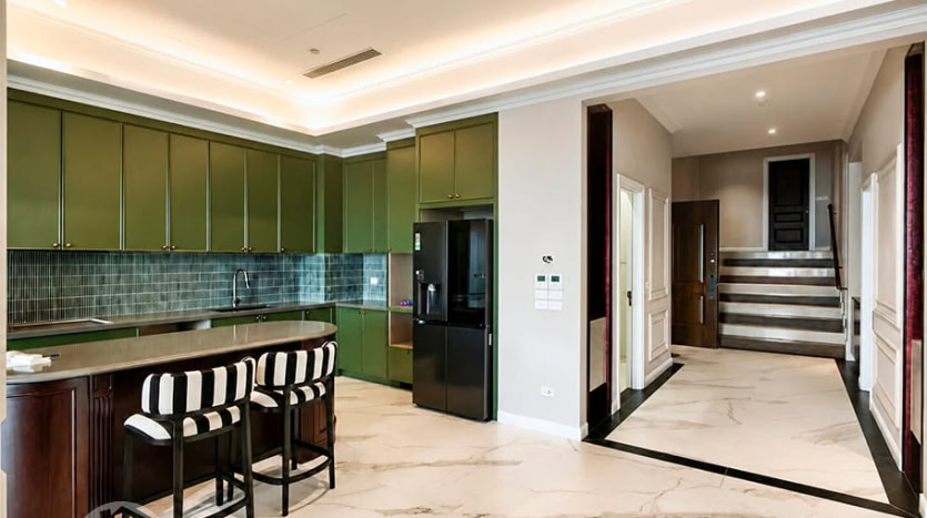 New Duplex 3-Bedroom Apartment with West Lake Views