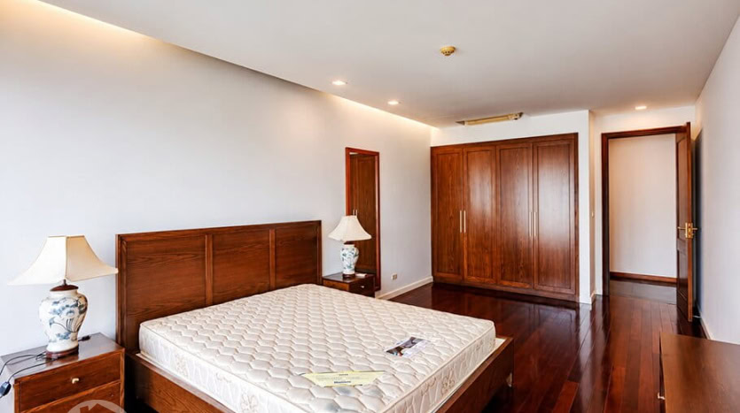 Spacious 3-Bedroom Apartment with Stunning West Lake Views