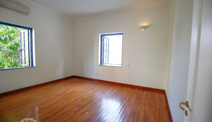Ambassador Villa for Rent in Long Bien – 7 Beds Pool & Garden