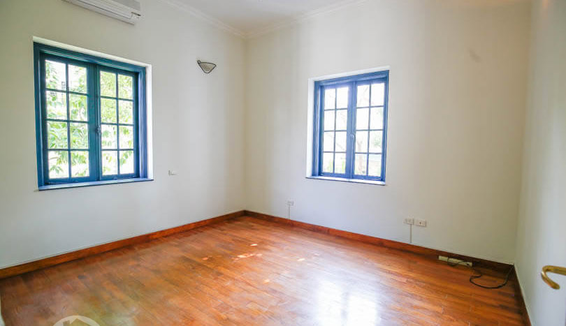 Ambassador Villa for Rent in Long Bien – 7 Beds Pool & Garden