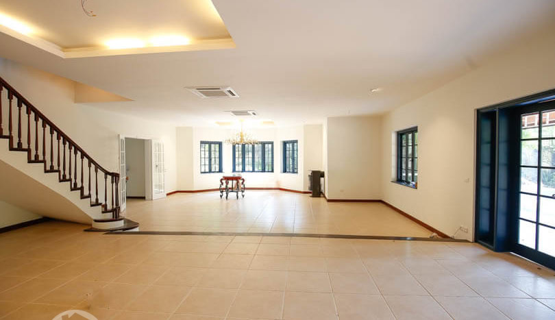 Ambassador Villa for Rent in Long Bien – 7 Beds Pool & Garden