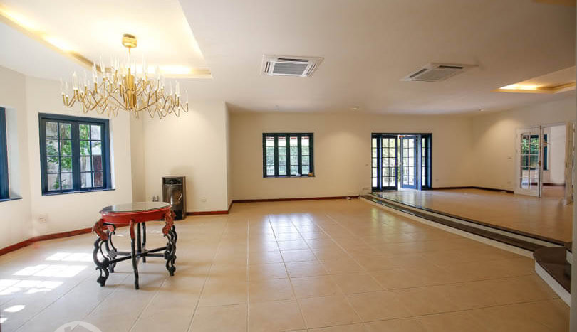 Ambassador Villa for Rent in Long Bien – 7 Beds Pool & Garden