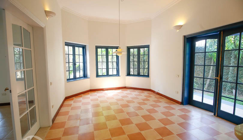 Ambassador Villa for Rent in Long Bien – 7 Beds Pool & Garden