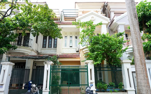 4 bedrooms house in C block Ciputra for rent
