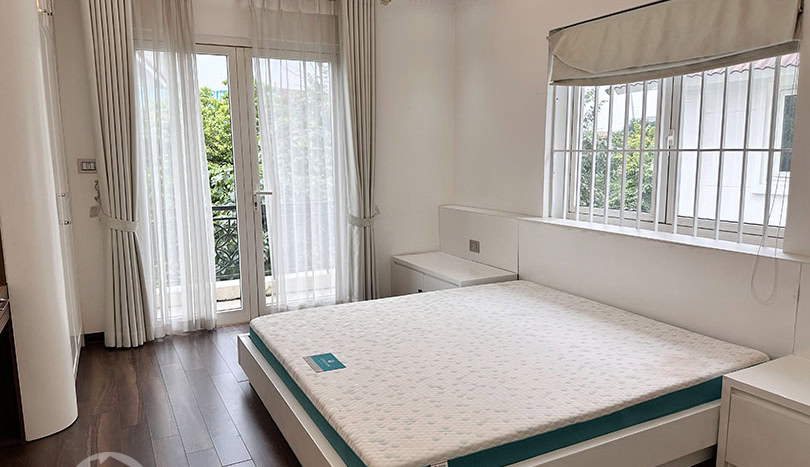 4-Bed House with Garden for Rent in Vinhomes Riverside Hanoi