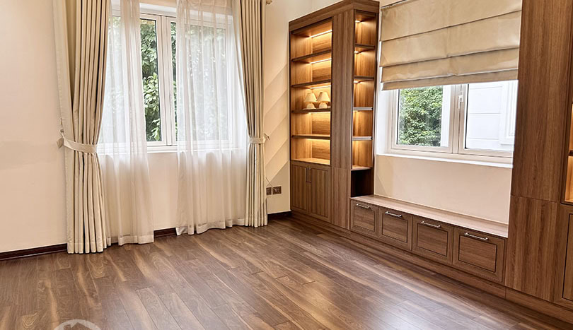 4-Bed House with Garden for Rent in Vinhomes Riverside Hanoi