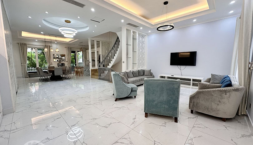 4-Bed House with Garden for Rent in Vinhomes Riverside Hanoi