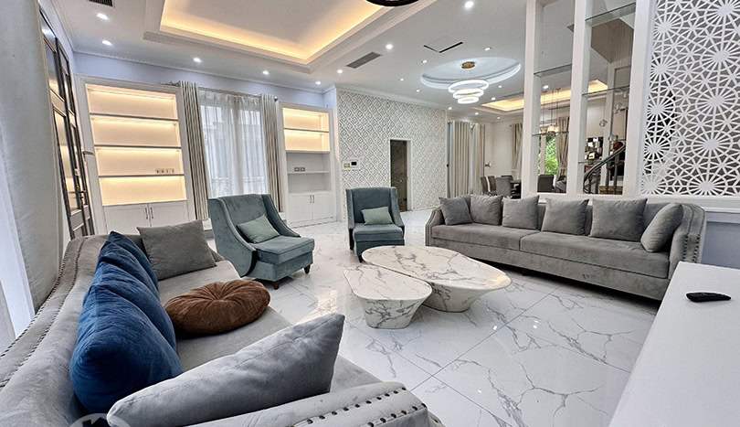 4-Bed House with Garden for Rent in Vinhomes Riverside Hanoi