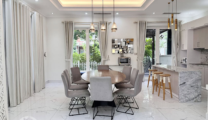 4-Bed House with Garden for Rent in Vinhomes Riverside Hanoi