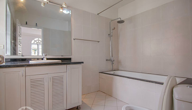 Bright Unfurnished 4-Bedroom House for Rent in Tay Ho, Hanoi
