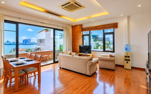 Lake view 2 bedroom apartment for rent in Quang Khanh