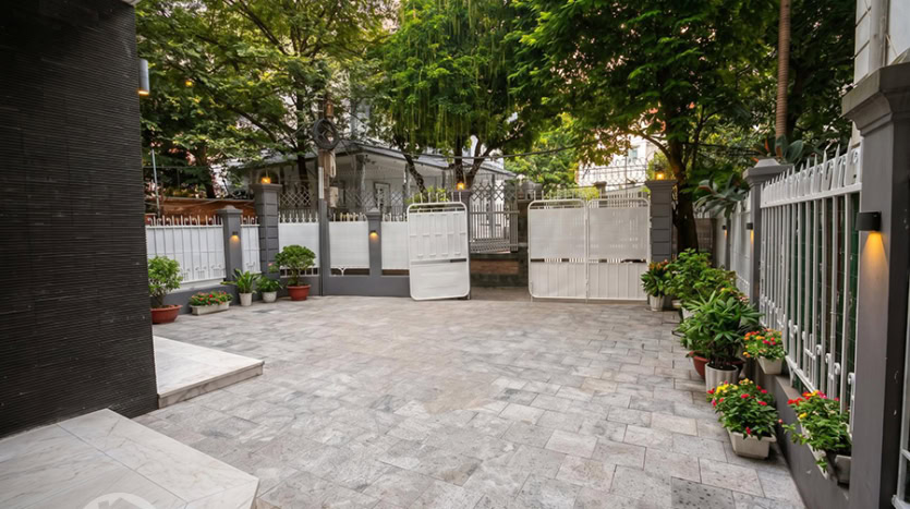 Modern furnished 3 beds house with garden to rent in Tay Ho
